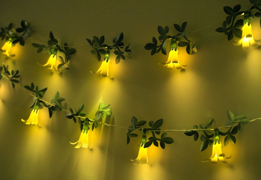 White Paper Flower Fairy Lights (12 flowers)