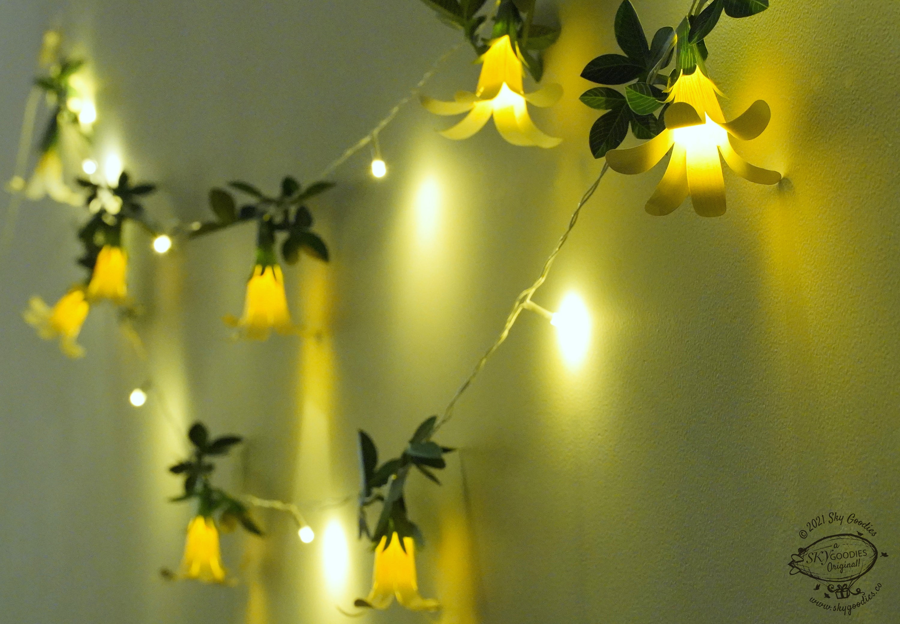 White Paper Flower Fairy Lights (12 flowers)