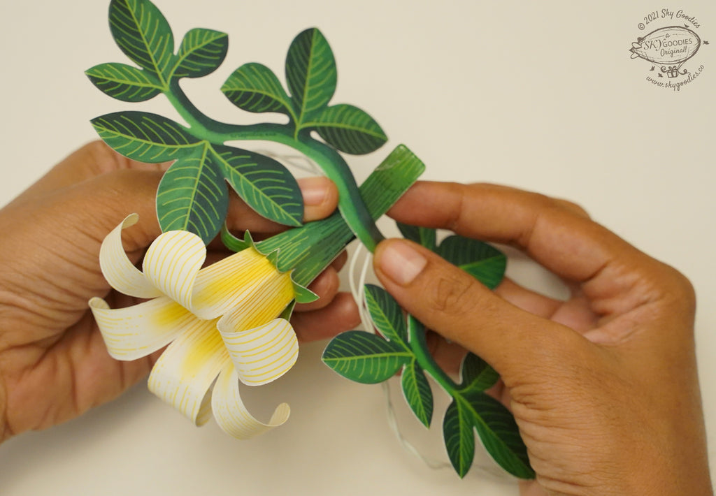 White Paper Flower Fairy Lights (12 flowers)